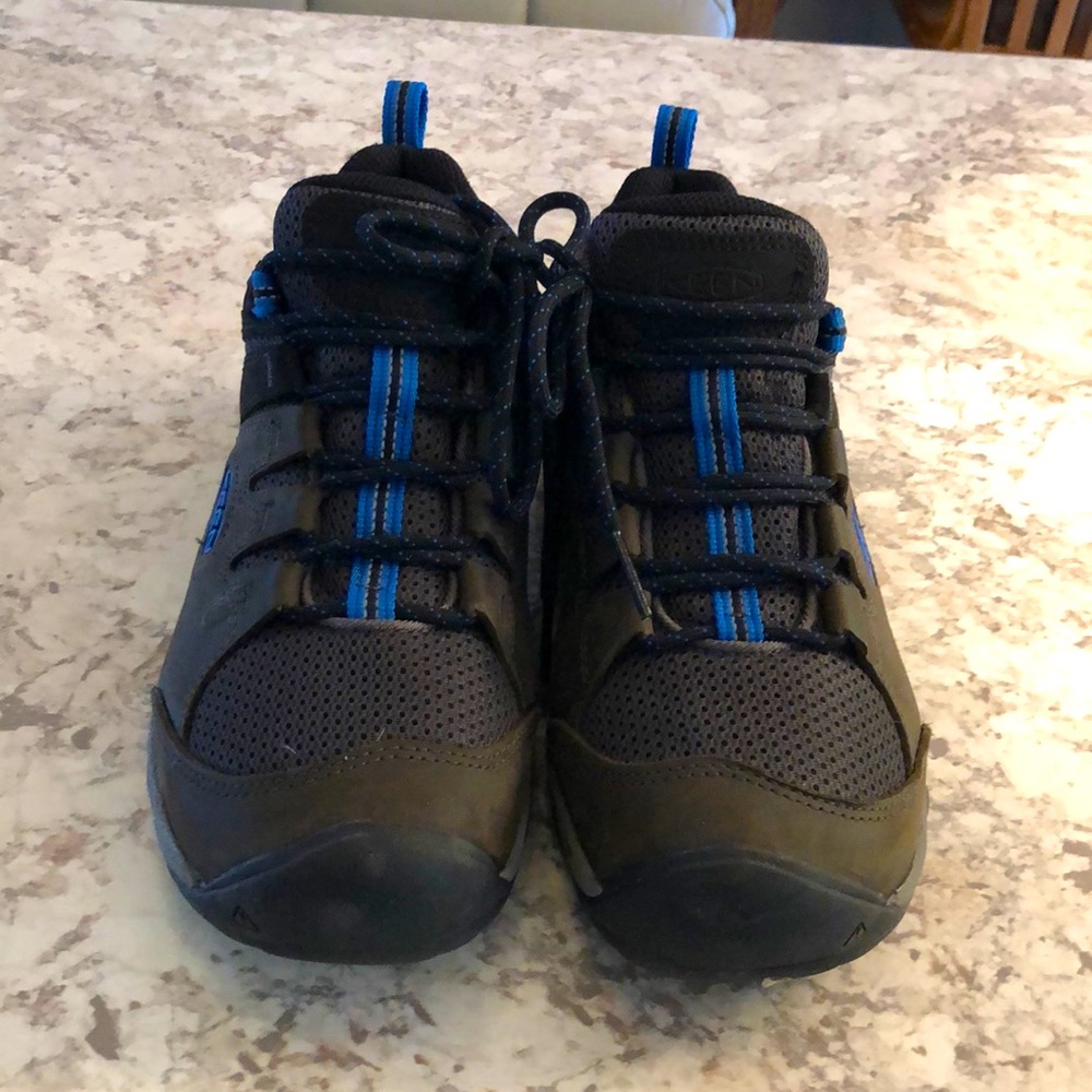 Keen size 8.5